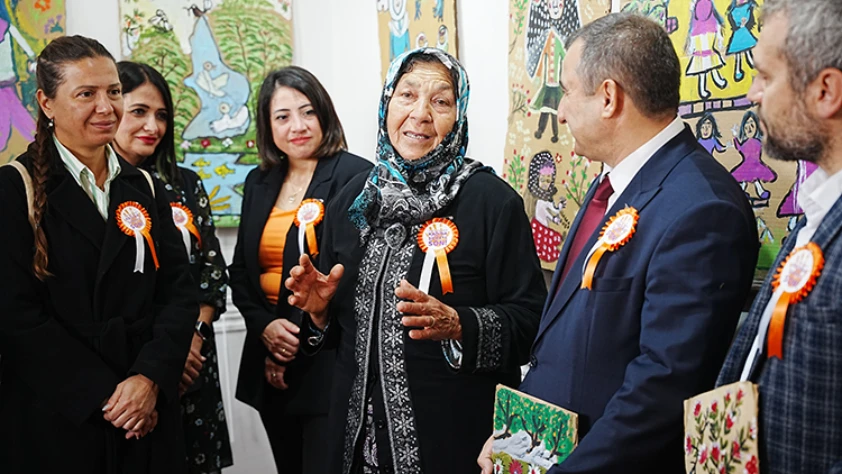 Çanakkale'de 73 yaşındaki Hakime teyze sergi açtı