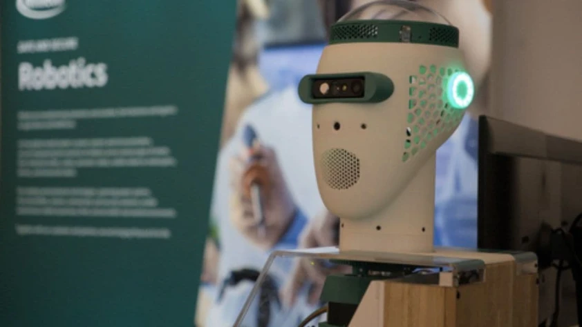 Çevresini çok duyulu, 360 derece algılayacak insansı robot kafası tanıtıldı