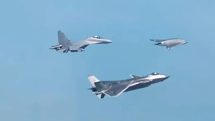 Çin, 1190 km hıza ulaşan GJ-11 hayalet drone’u savaş jetiyle uçurdu