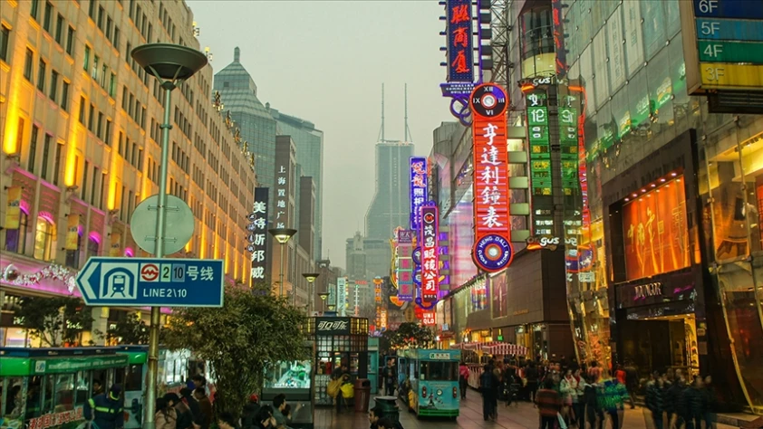 Çin'de satılan her 4 telefondan 1'i iPhone 17 oldu