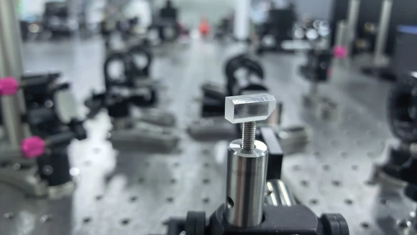 Çin'den yüksek teknoloji hamlesi: Çip ve kuantum için rekor lazer geliştirildi