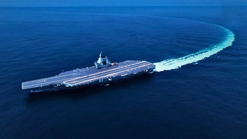 Çin’in elektromanyetik mancınıklı dev uçak gemisi hizmette