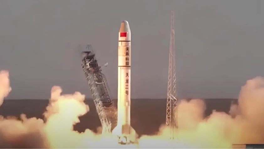 Çin'in, Elon Musk'ın Falcon 9’una rakip roketi 1.100 tonluk itme testini geçti
