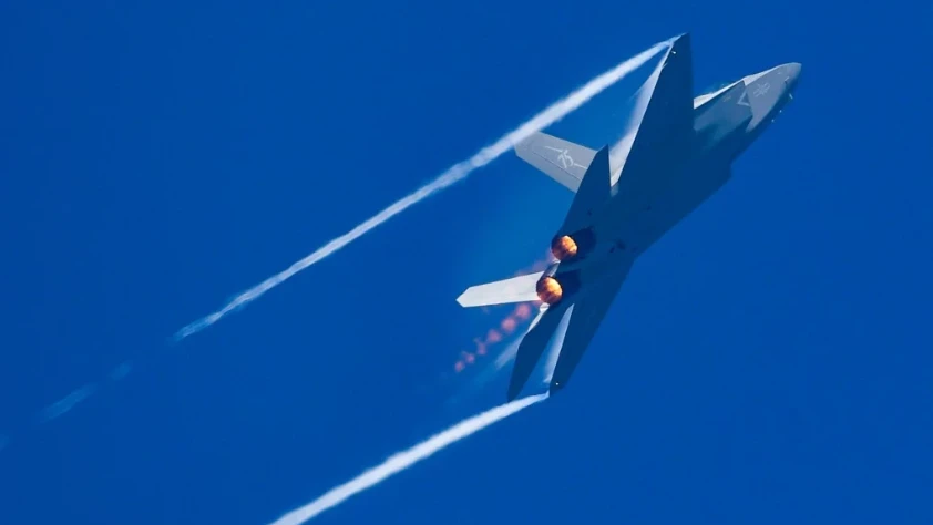 Çin’in J-35’i, uçak gemisine hazır: ‘serçe büyüklüğünde’ radar izi iddiası