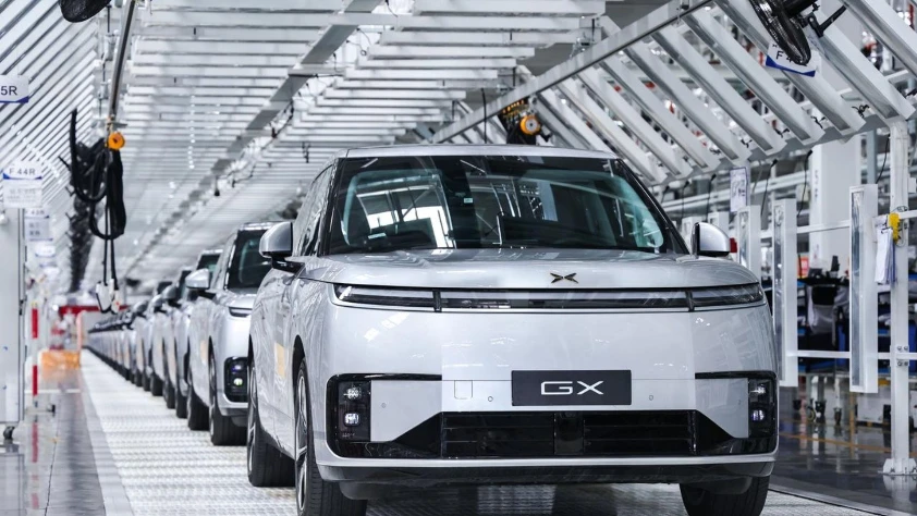 Çinli XPENG'ten Tesla'ya meydan okuyan otonom robotaksi