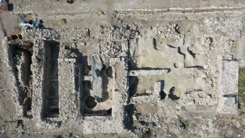Daskyleion'daki Lidya mutfağında iki ocak kalıntısı gün yüzüne çıkarıldı