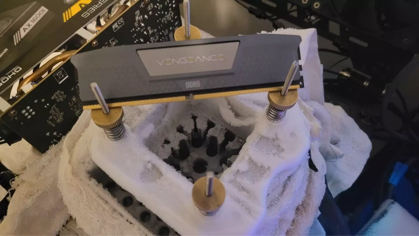 DDR5 bellek hız aşırtmada dünya rekoru: 6.510 MHz