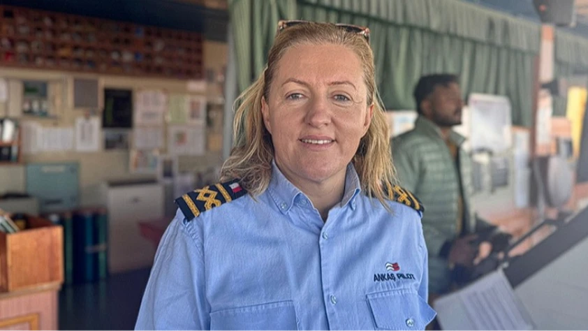 Denizcilikte bir ilk: Kadın kılavuz kaptan dev gemilere yön veriyor