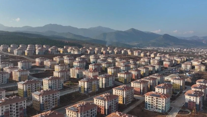 Deprem bölgesinin en küçük hak sahibi yeni yuvasında