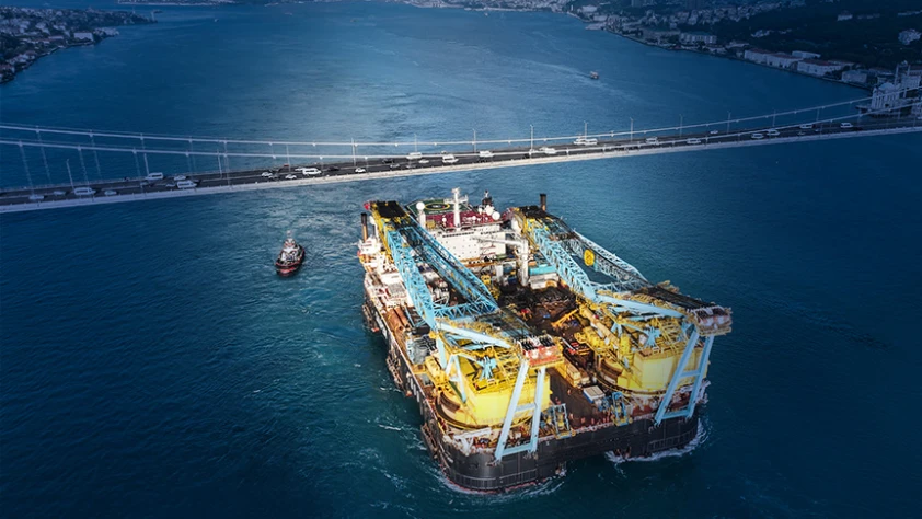 Dev enerji gemisi İstanbul Boğazı'ndan geçti! Mavi Akım Projesinde görev almıştı