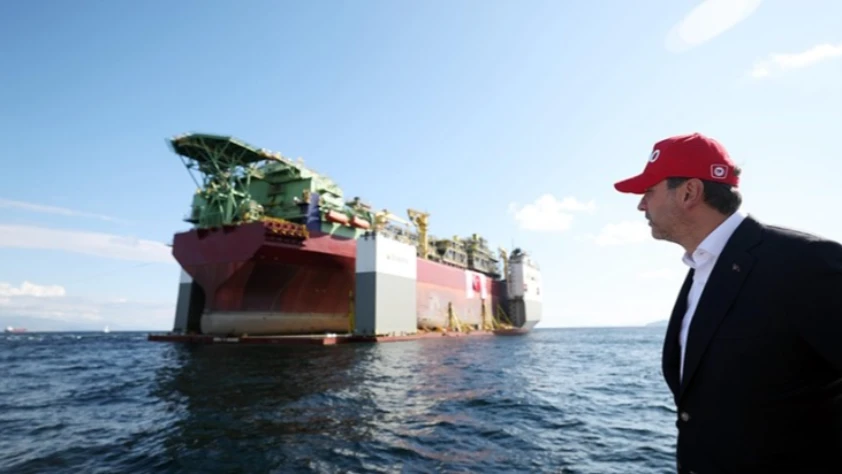 Doğal gaz üretimini 2 katına çıkaracak: Yüzer platform İstanbul'dan geçecek