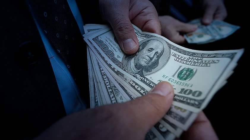 Dolar önde gelen para birimleri karşısında sert düştü