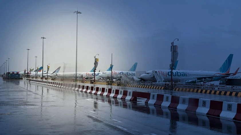 Dubai Havalimanı'nda uçuşlar durduruldu: İHA saldırısı sonrası yangın çıktı