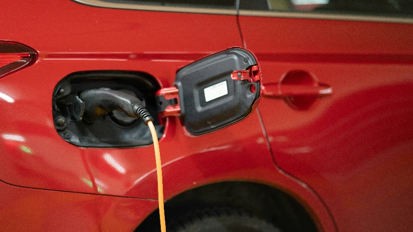Dünya elektrikli araca yöneliyor! Nisan'da 1,6 milyon araç satıldı