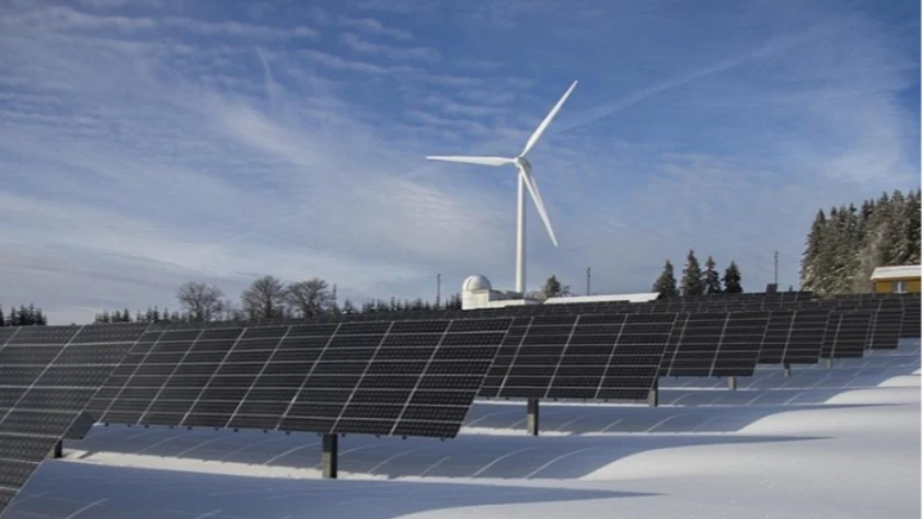 Dünya yeşil enerjiye yöneldi: Yapımı süren her 3 enerji projesinden 2'si temiz kaynaklı