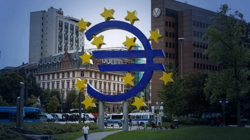 ECB ücretler konusunda uyardı: Petrol ve emtia fiyatlarının etkileri yakından izlenmeli ECB ücretler konusunda uyardı: Petrol ve emtia fiyatlarının etkileri yakından izlenmeli