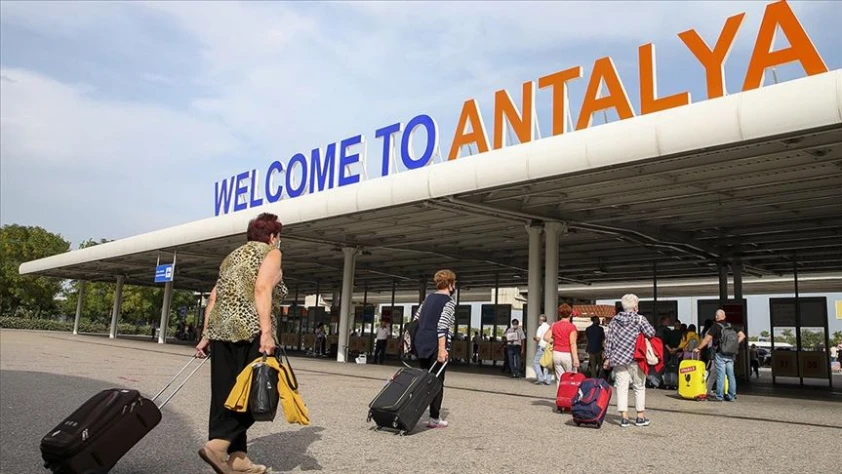 Ege ve Akdeniz'deki havalimanları rekora uçtu