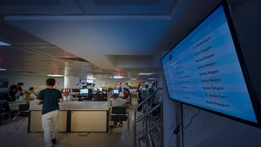 Ehliyet yenilemede son hafta akını: 115 bin başvuru Ehliyet yenilemede son hafta akını: 115 bin başvuru