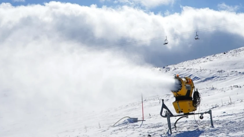 Erciyes Kayak Merkezi, suni karlama ile yeni sezona hazırlanıyor
