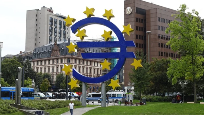 Euro Bölgesi’nde büyüme frene bastı: PMI 10 ayın dibinde