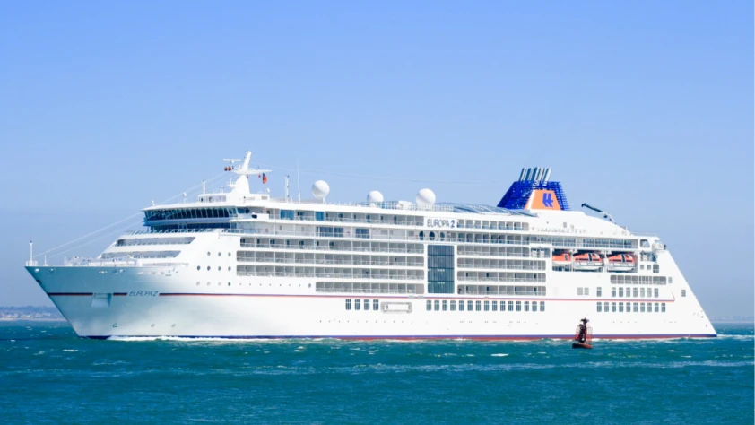 Europa 2 kruvaziyeri Marmaris'e yanaştı
