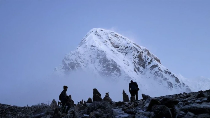 Everest’te kar fırtınası! Yüzlerce kişi mahsur kaldı, kurtarma çalışmaları sürüyor Everest’te kar fırtınası! Yüzlerce kişi mahsur kaldı, kurtarma çalışmaları sürüyor