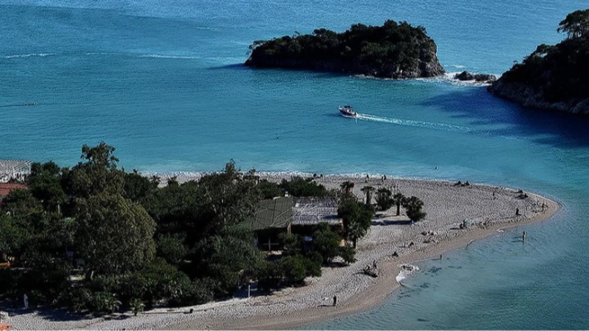 Fethiye'de Ölüdeniz'de nefes kesen görüntü: Denizin rengi turkuaza döndü