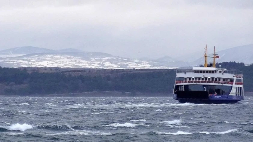 Fırtına nedeniyle Gökçeada ve Bozcaada feribot seferleri iptal edildi