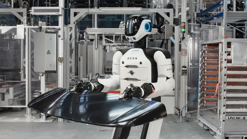Fiziksel yapay zeka dönemi: BMW fabrikasında insansı robotlar iş başı yaptı