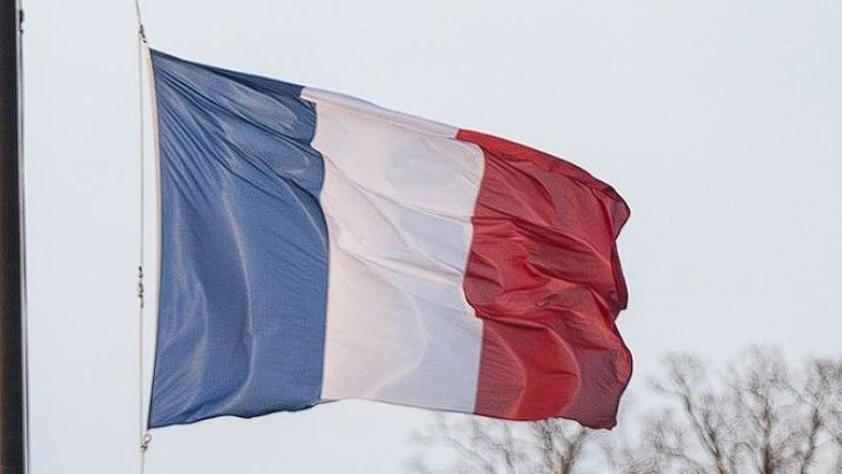 Fransa’da 49 milyon seçmen sandık başına gidiyor