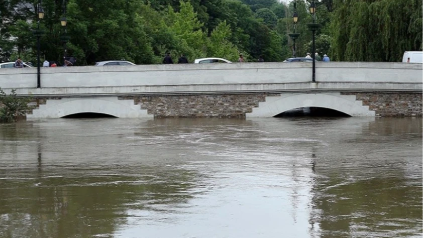 Fransa'da şiddetli yağışlar nedeniyle 5 vilayette sel alarmı