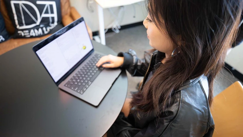 Görme engelli yazılımcılara yapay zeka destekli 3D modelleme aracı