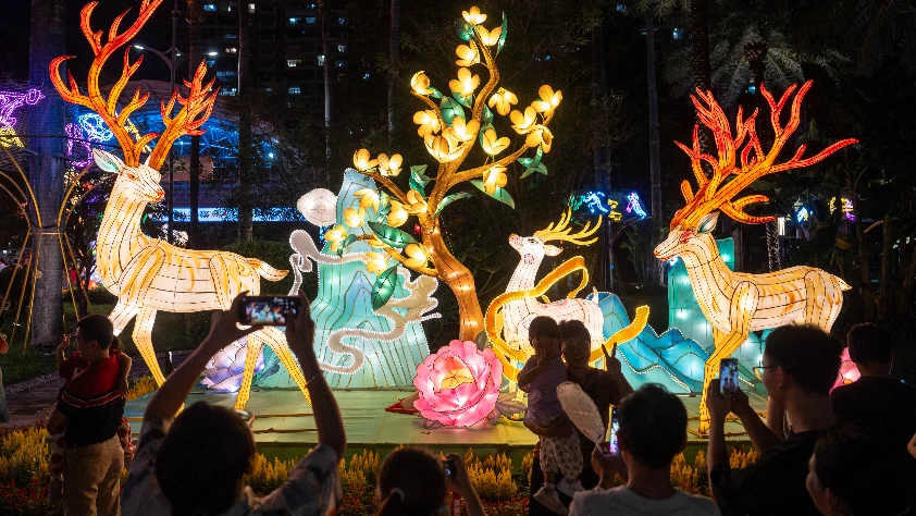 Guangzhou’da Güz Ortası Festivali renkli görüntülere sahne oldu Guangzhou’da Güz Ortası Festivali renkli görüntülere sahne oldu