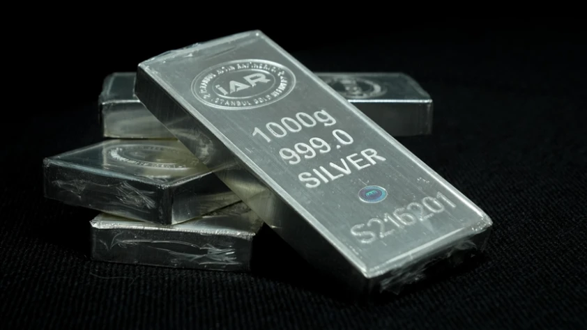 Gümüş fiyatı zirveyi yeniledi! Fed faiz indirimi beklentisi destekledi