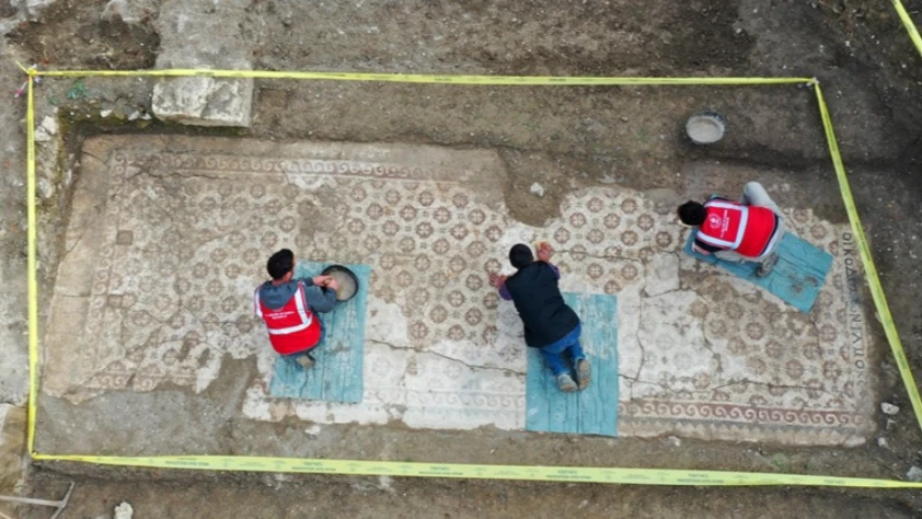 Hatay'da temel kazısında Geç Antik Çağ'a ait mozaik bulundu