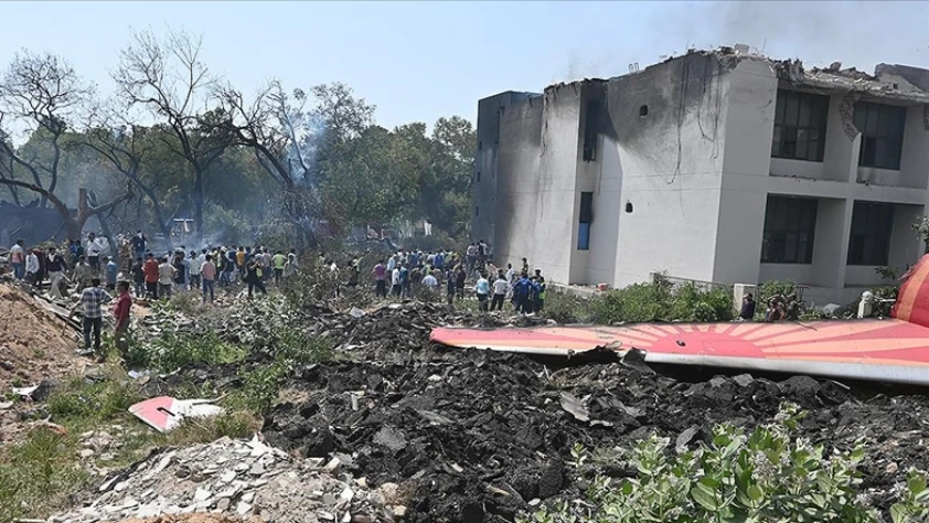 Hindistan'da 260 kişinin öldüğü uçak kazası için firmalara ihmalkarlık davası