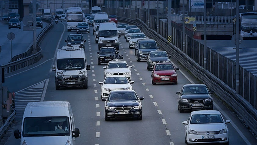 Hız kuralları yeniden belirlendi! İşte uymayan sürücülere verilecek cezalar...
