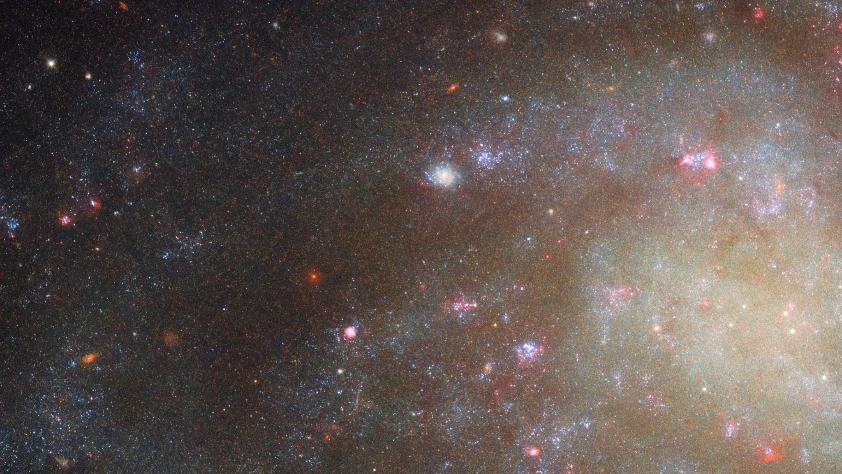 Hubble, gece gökyüzünden daha sönük bir galaksi buldu