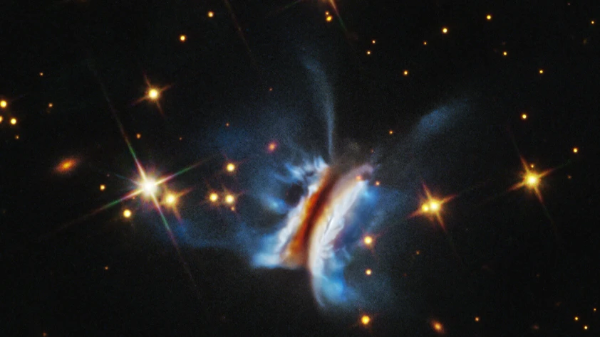 Hubble, Güneş sisteminin 40 katı büyüklüğünde dev yapıyı görüntüledi