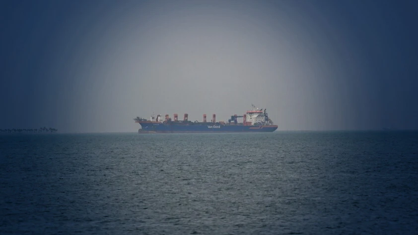 Hürmüz Boğazı 2 haftalık mola ile açıldı: İlk gemiler geçti