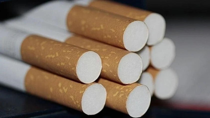 İngiltere’den tarihi karar: 2009 sonrası doğanlara sigara yasağı