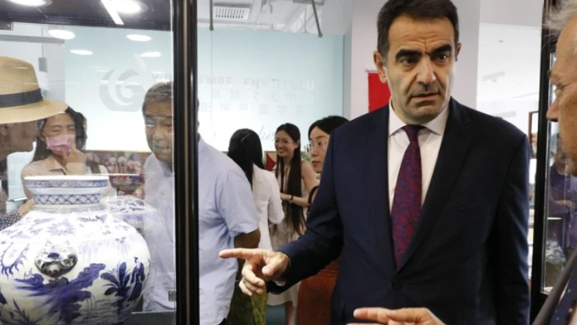 İpek Yolu'nun mirası Çin porselenleri Pekin Yunus Emre Türk Kültür Merkezi'nde sergilendi