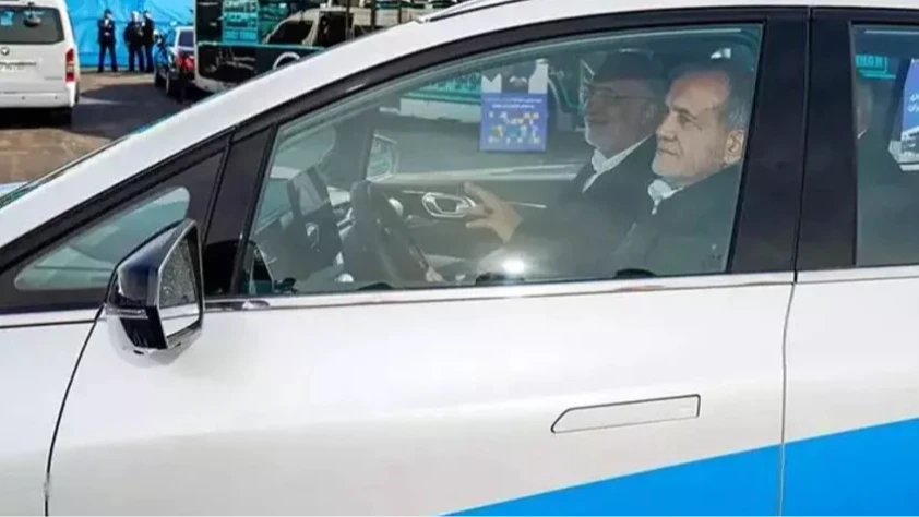 İran Cumhurbaşkanı yolda kaldı! Aracından su katılmış benzin çıktı