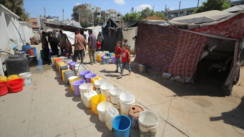 İsrail'in 'susuzluğu' silah olarak kullandığı El-Mevasi'de bir milyon Filistinli yaşam savaşı veriyor İsrail'in 'susuzluğu' silah olarak kullandığı El-Mevasi'de bir milyon Filistinli yaşam savaşı veriyor