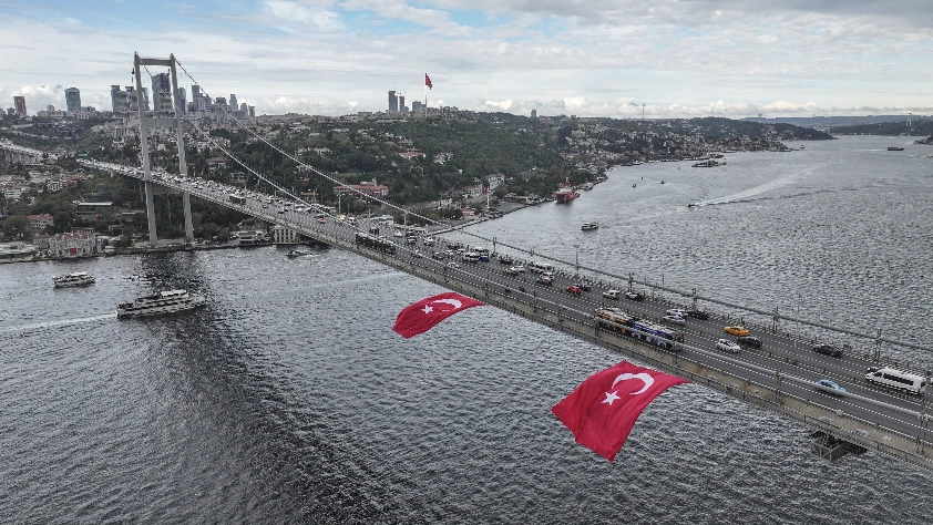 İstanbul Boğazı'ndaki köprüler Cumhuriyet bayramına hazırlandı İstanbul Boğazı'ndaki köprüler Cumhuriyet bayramına hazırlandı
