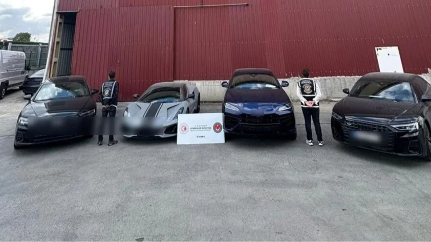 İstanbul Gümrük Muhafaza ekiplerinden sahte fatura operasyonu: 10 otomobile el konuldu