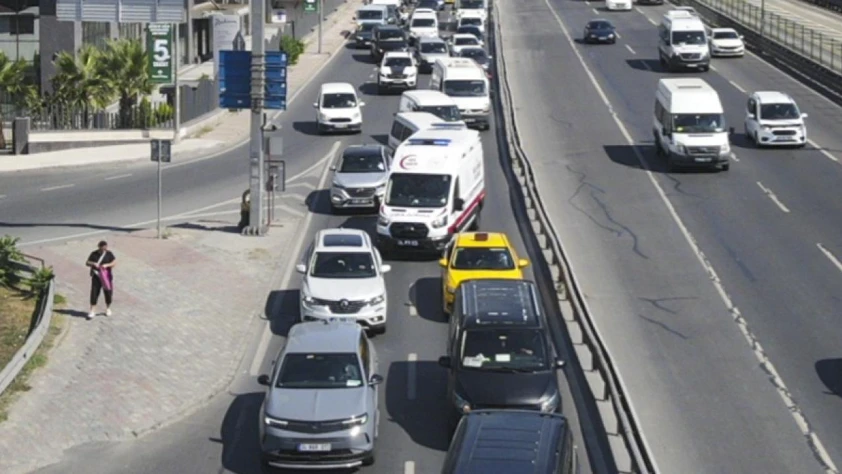 İstanbul trafiğinde yeni dönem: Ambulanslar için araç radyolarına anons yapılacak