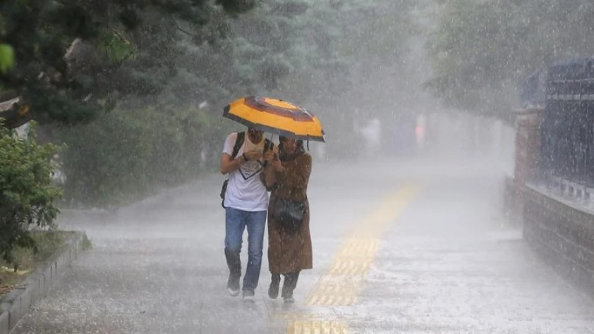 İstanbul'un bazı ilçeleri sağanak yağışın etkisi altında
