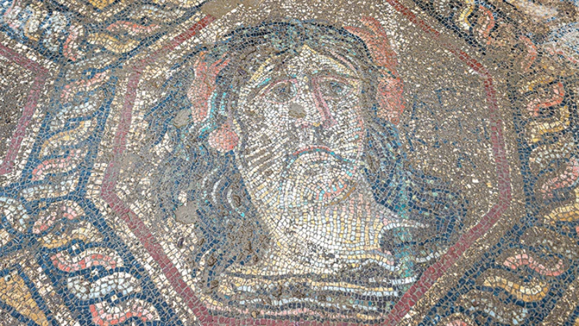 İznik'te 3. yüzyıla ait taban mozaiği gün yüzüne çıktı