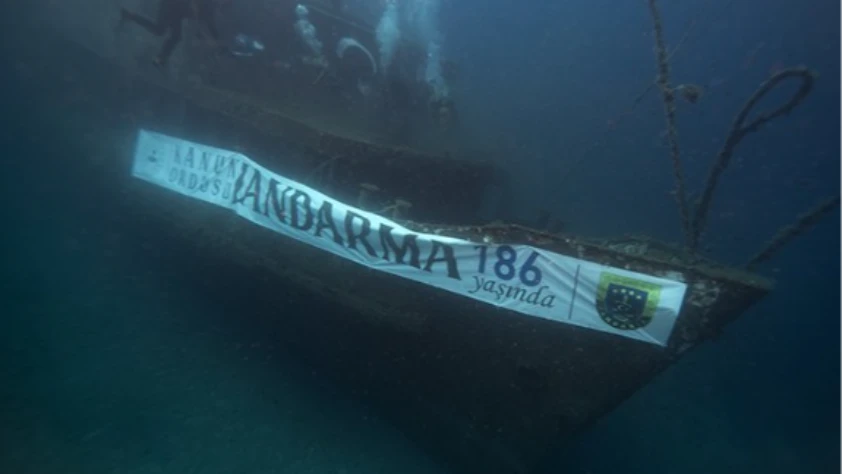 Jandarma teşkilatının 186. kuruluş yıl dönümü su altında pankartla kutlandı